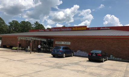 Marion LocationExterior of our Marion location showcasing store entrance and parking area.